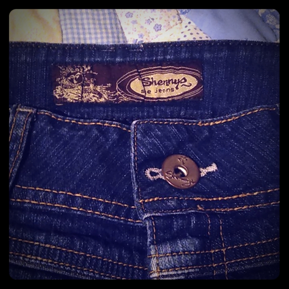 Shenny's Women's Jean shorts size 32(6-8)